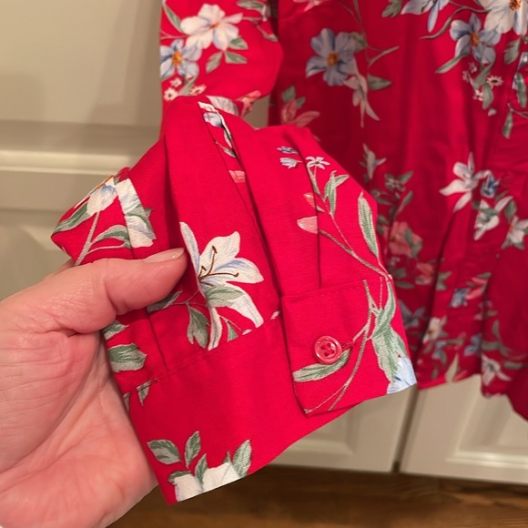 H&M Divided NEW red floral button front shirt sz 14 - Picture 2 of 8